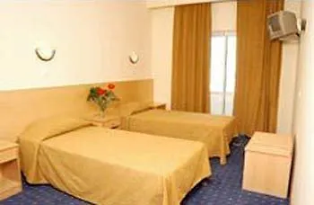 ホテル Cova Da Iria 3*